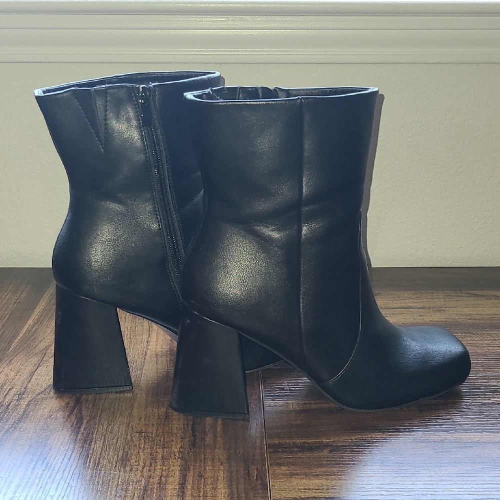 Elegant Black Ankle Boots